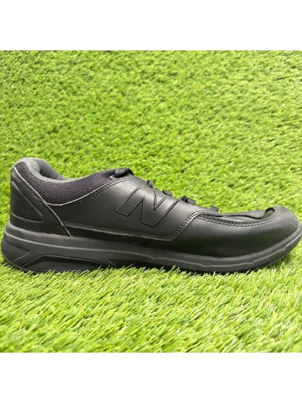 New Balance 813 Mens Size 9.5EE Black Athletic Leather Walking Shoes Sneakers